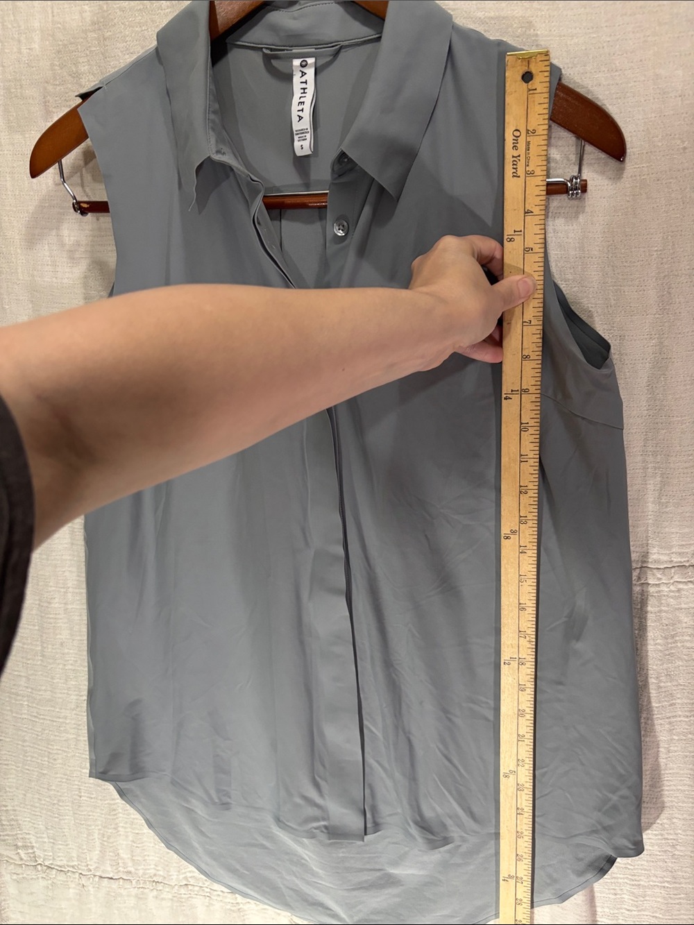 Athleta Urbanite Sleeveless Button-Down Shirt Top - Light Gray Small FLAW - Picture 5 of 9